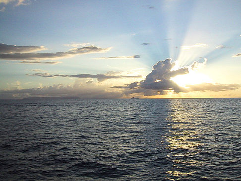 Sonnenuntergang über dem Meer von Kauai Foto 